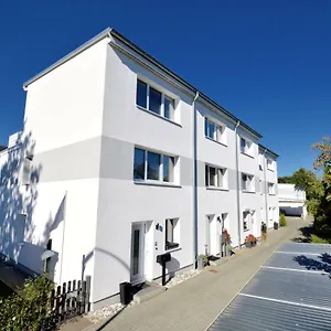 Urbaner Lifestyle Im Klimaneutralen Effizienzhaus Hamburg